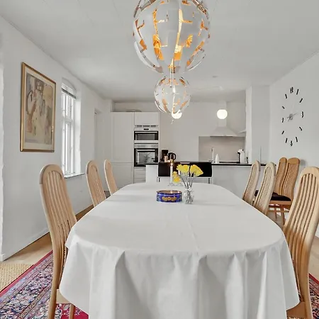 Сasa de vacaciones 3 Bedroom Beautiful In *