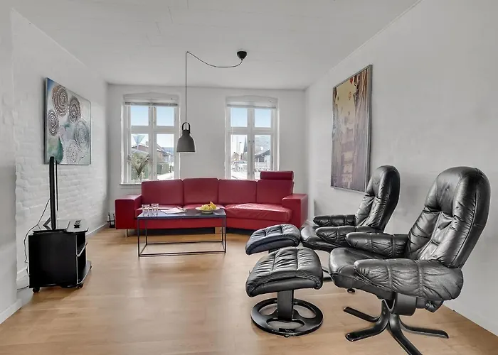 3 Bedroom Beautiful In Ferienhaus *